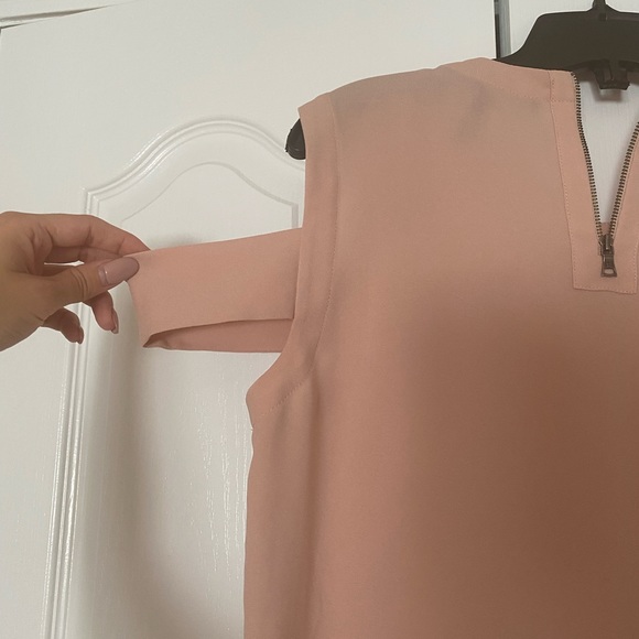 BCBGMAXAZRIA Betty Open Shoulder Top in Antique Rose - Picture 6 of 10